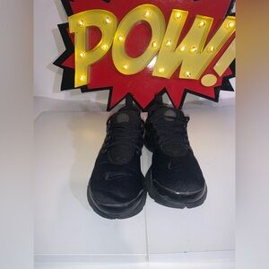 Nike Presto Youth Size 7Y Triple Black Sneakers Casual Kids Shoes; used No box
